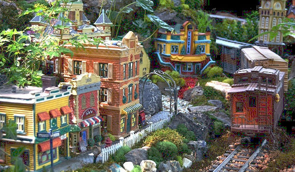 Authentic Garden Train Layouts